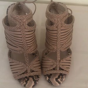 Vince Camino spikes brand new tie back